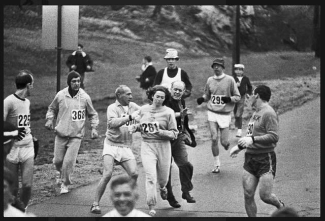 KATHRINE SWITZER ΠΡΩΤΗ ΓΥΝΑΙΚΑ ΜΑΡΑΘΩΝΟΔΡΟΜΟΣ ΒΟΣΤΩΝΗ 1967